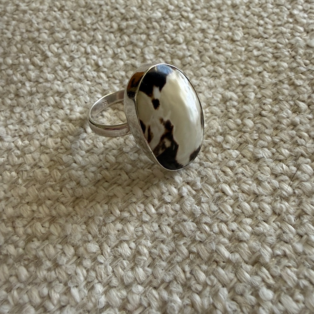 925 Sterling Silver Mother of Pearl Adjustable Statement Ring - Picture 4 of 5